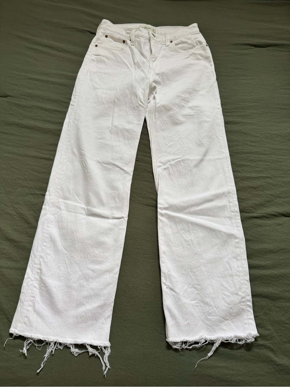 Abercrombie & Fitch High Rise 90s Relaxed Raw Hem Jean - Picture 2 of 4